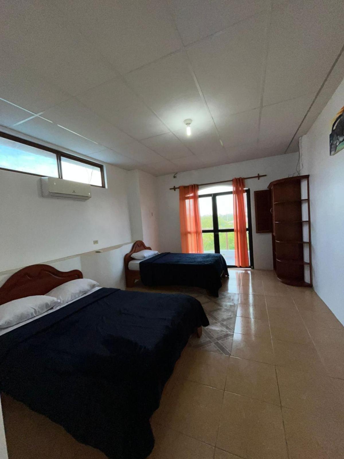 Hostal Neptuno - Poseidon Puerto Villamil Exterior photo