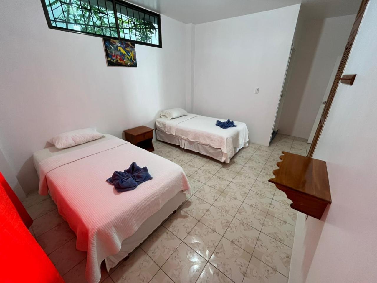 Hostal Neptuno - Poseidon Puerto Villamil Exterior photo