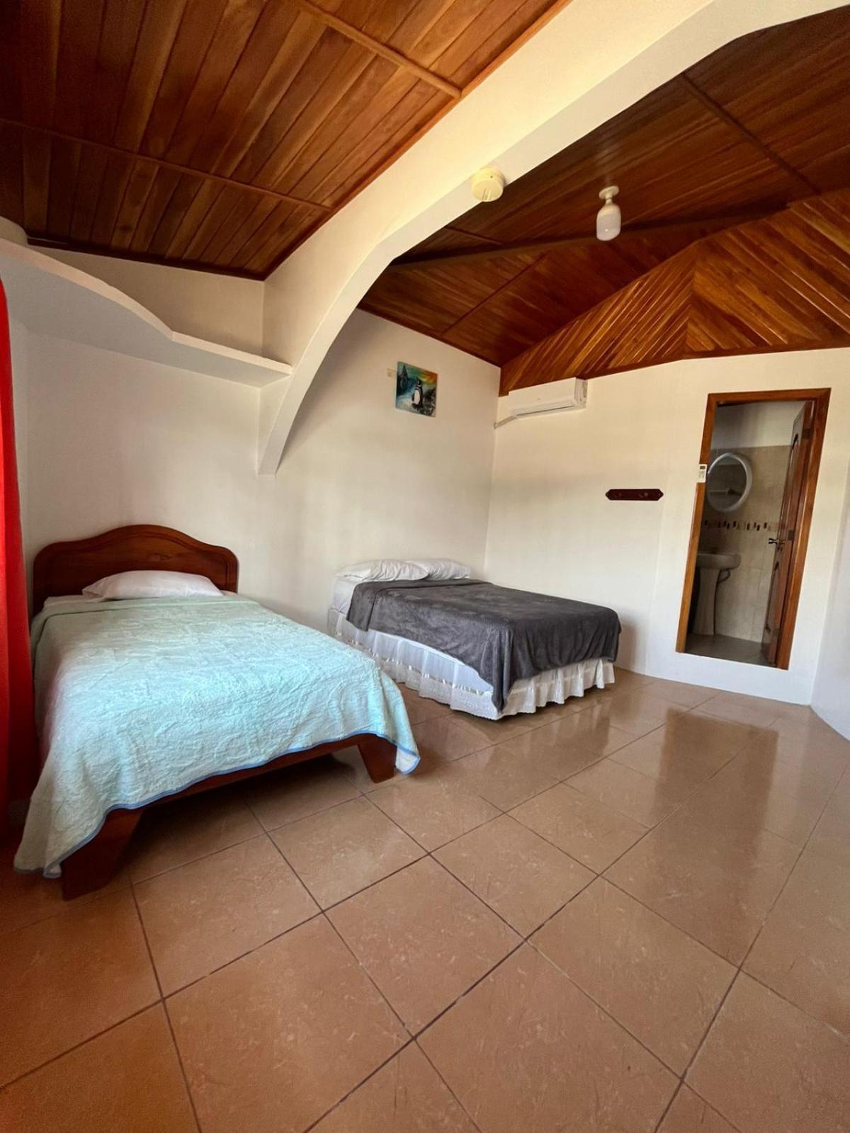 Hostal Neptuno - Poseidon Puerto Villamil Exterior photo