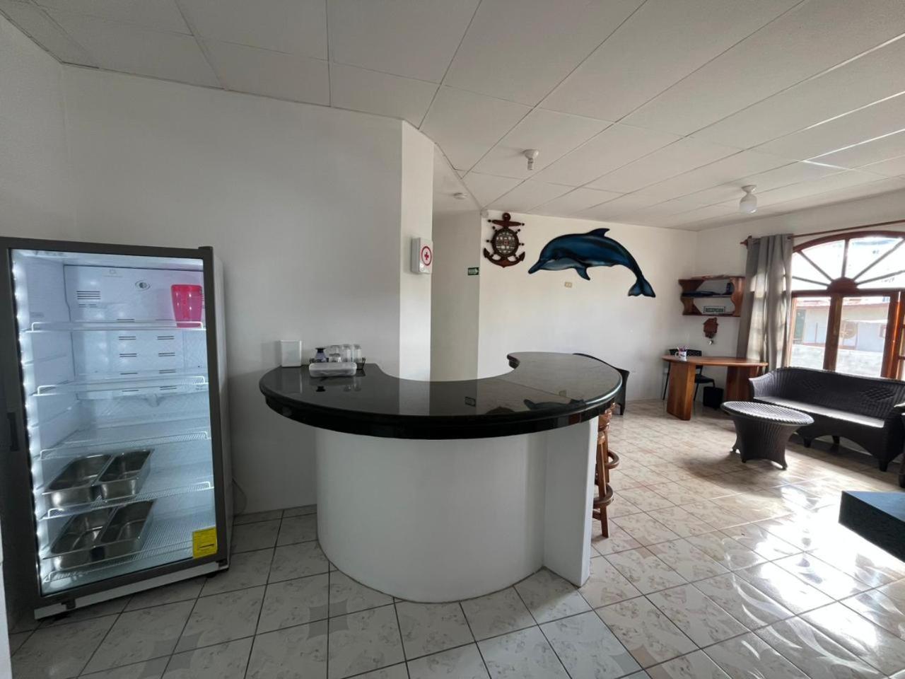 Hostal Neptuno - Poseidon Puerto Villamil Exterior photo